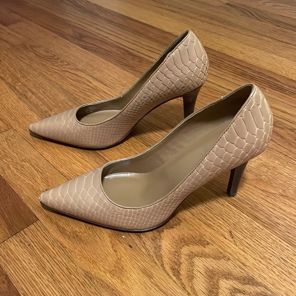 Lauren by Ralph Lauren Amelie Nude Leather Pump - size 8